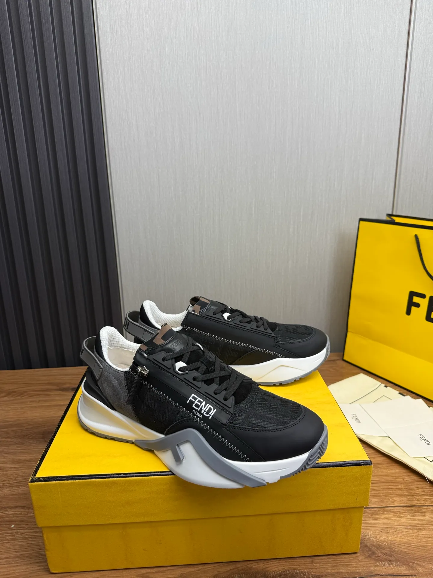 Men's shoes 💰540💰 Fendi [Fendi] hot style is on the market 🔥Fashionable casual men's shoes 🔱 Made of original brand fly knit fabric. Original cowhide + breathable mesh lining + sheepskin feet, perfect shape, top quality, you deserve it 🔜Original rubber outsole, ultra-light, non-slip and wear-resistant 👣 Standard size 38-44